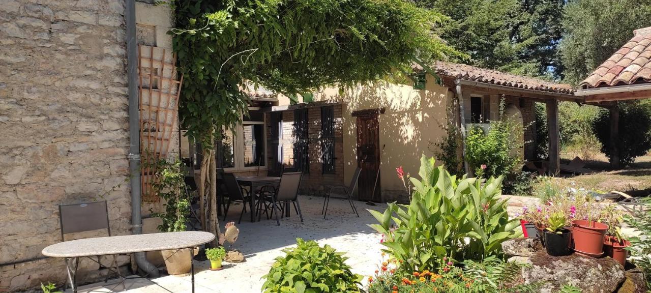 Domaine Les Garrigues Bed & Breakfast Puygaillard-de-Quercy Dış mekan fotoğraf