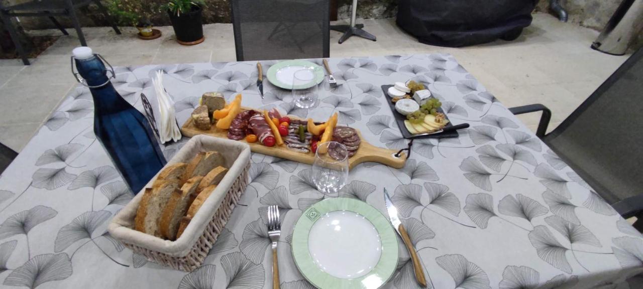 Domaine Les Garrigues Bed & Breakfast Puygaillard-de-Quercy Dış mekan fotoğraf